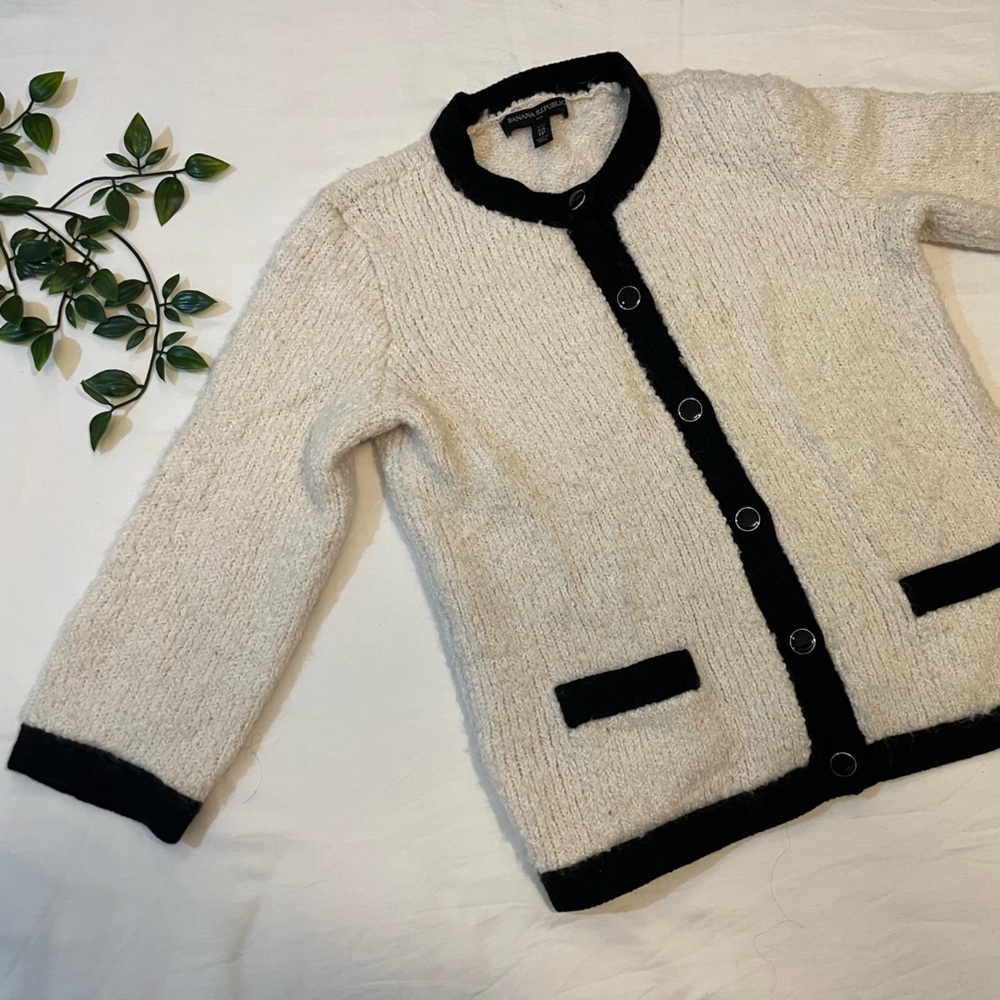 Cardigan white and black